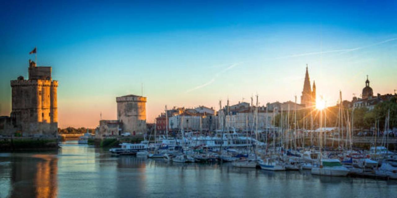 Air-conditioned Rooftop Flat In La Rochelle *